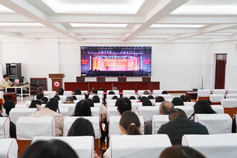 玩球组织教职工观看教育家精神2025年巡回宣讲活