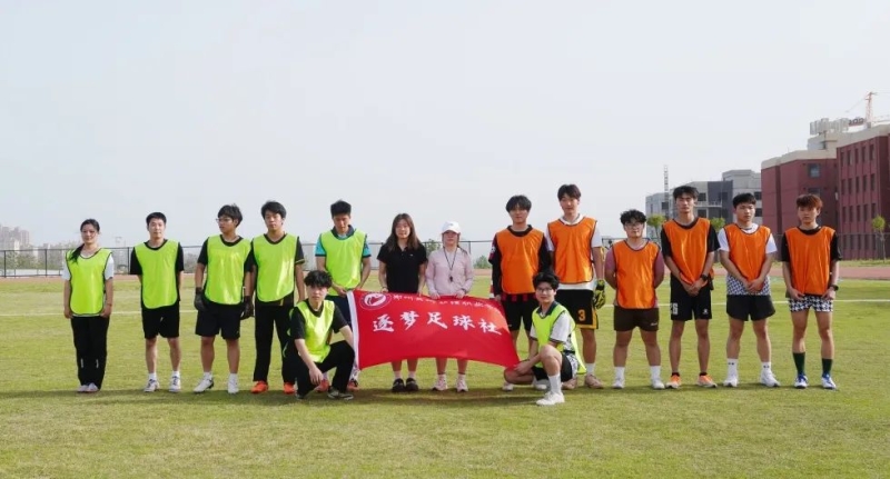 玩球第二届“黄护杯”足球比赛圆满落幕