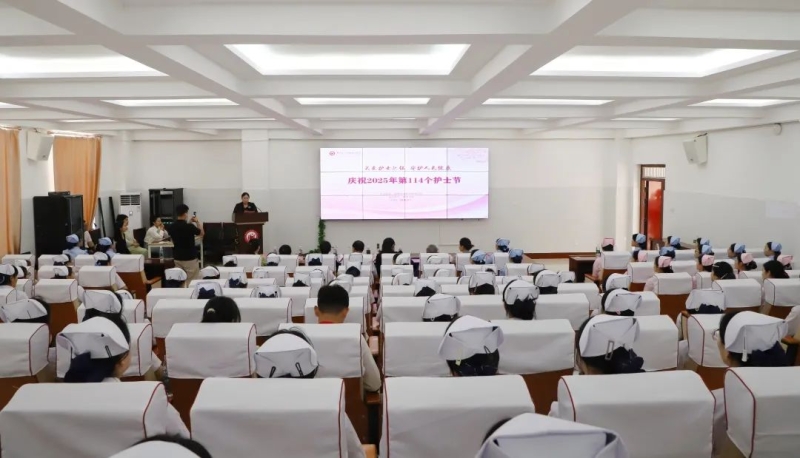 玩球举行5·12国际护士节授帽仪式暨表彰大会