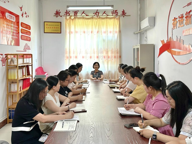 玩球副校长张淑爱深入实验实训中心开展专题调研