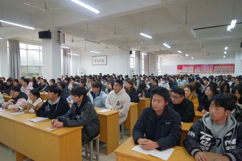 玩球副校长张淑爱教授讲授专题思政课