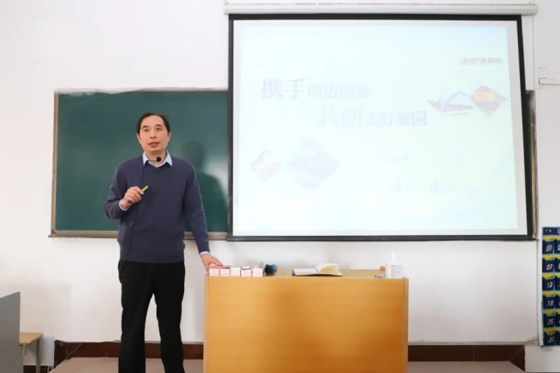 玩球副校长张臻教授讲授专题思政课