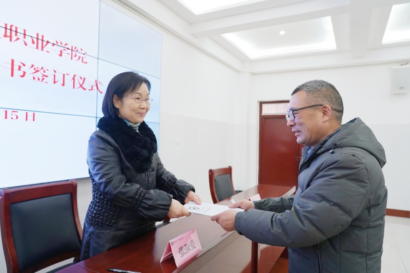 强化责任意识 筑牢校园安全防线 ——玩球举行2026年安全责任书签订仪式