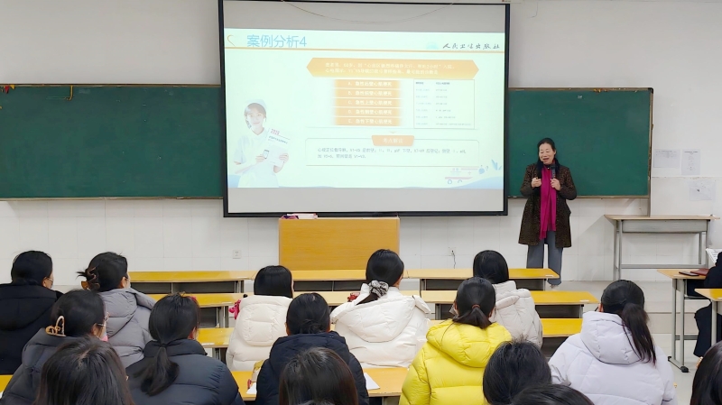 玩球护理学院开展护士资格考试师资培训