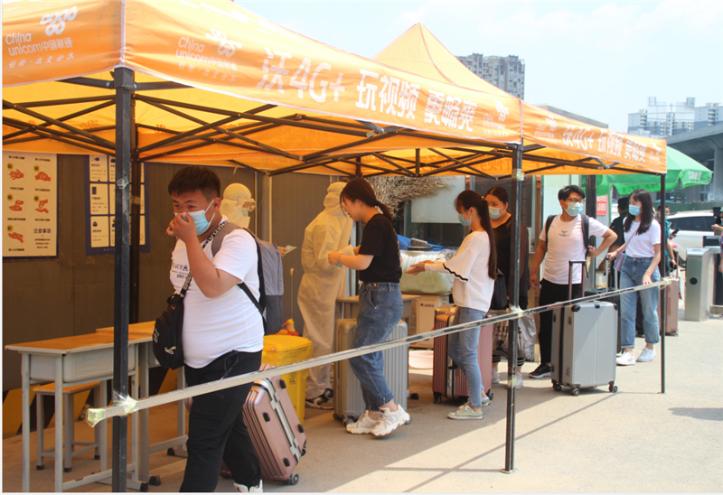 玩球首批返校复学学生顺利报到