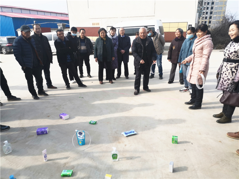 玩球新密校区举办教职工趣味运动会
