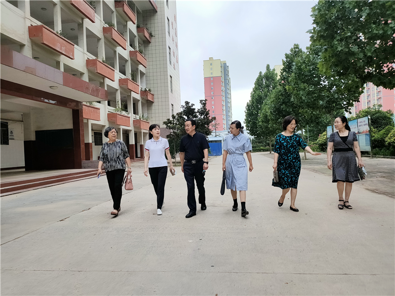 河南省教育厅政法处副处长平齐一行莅临玩球调研指导防汛救灾工作