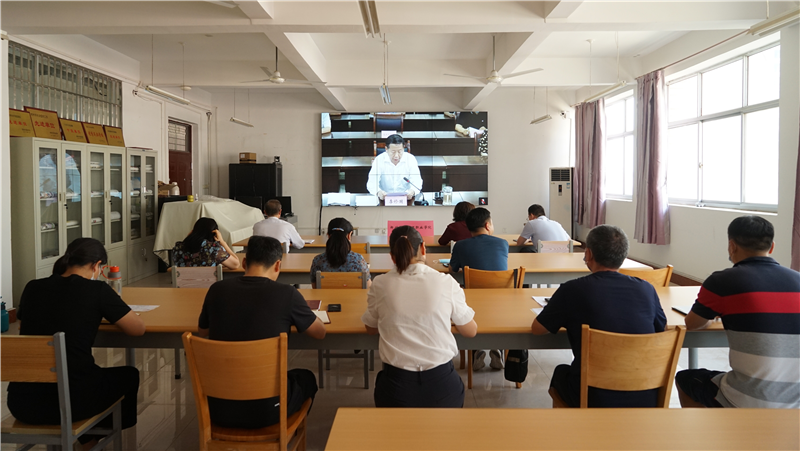玩球组织收看全省学校灾后恢复重建工作调度会议