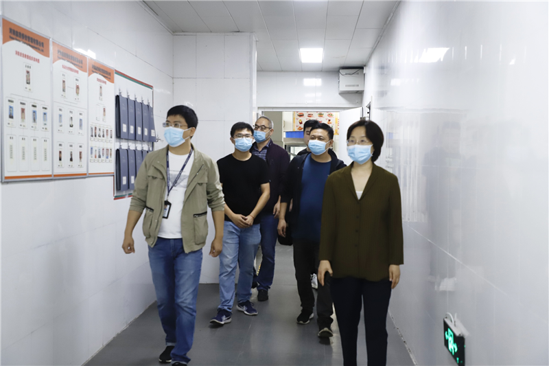 高新区社会事业局疫情防控验收组到玩球检查开学准备工作
