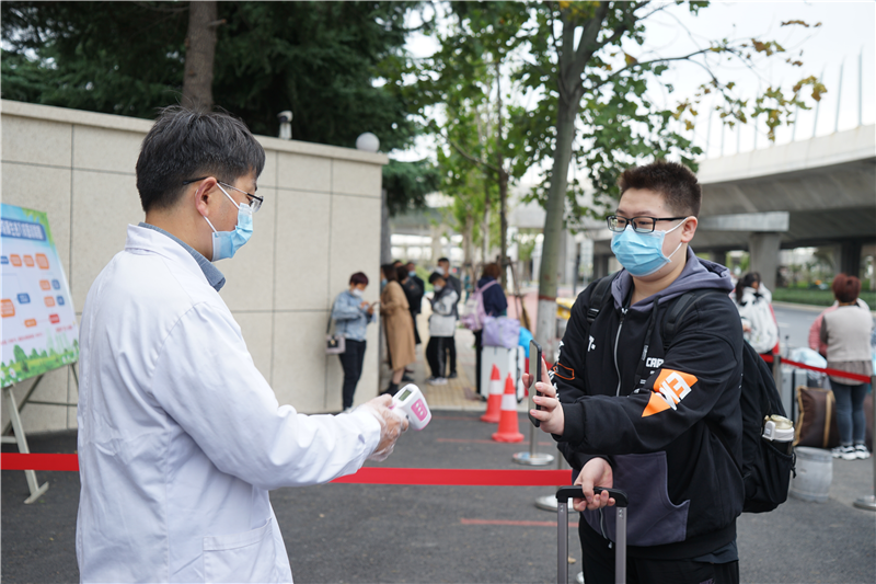 玩球2021级中专新生报到入学