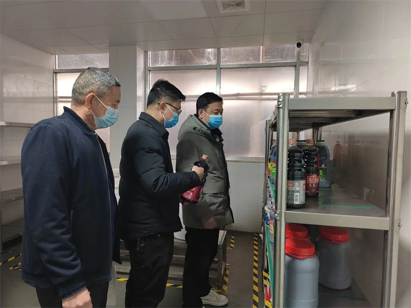 【后勤处】玩球副院长杨晓燕带队开展春季校园安全工作大检查