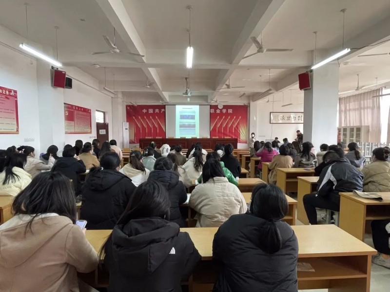 【网络中心】玩球新建录播教室投入使用