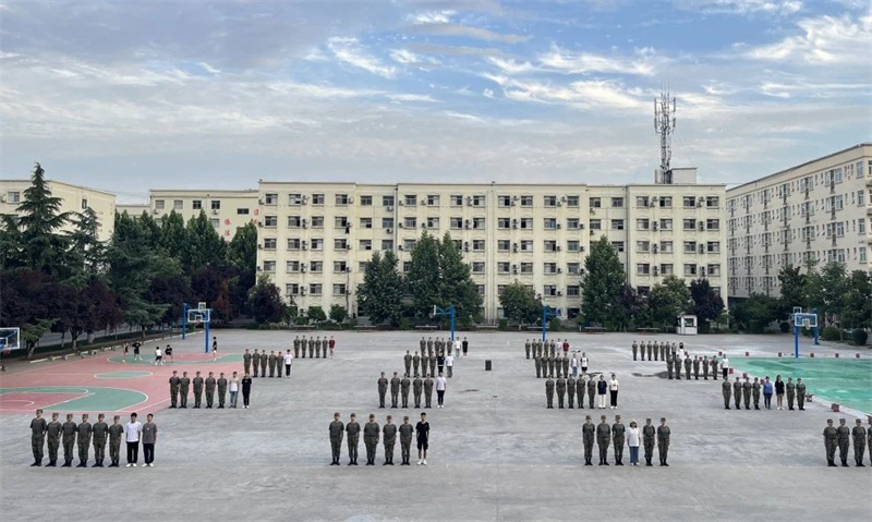 河南工业大学国防预备役连到玩球开展交流互学活动