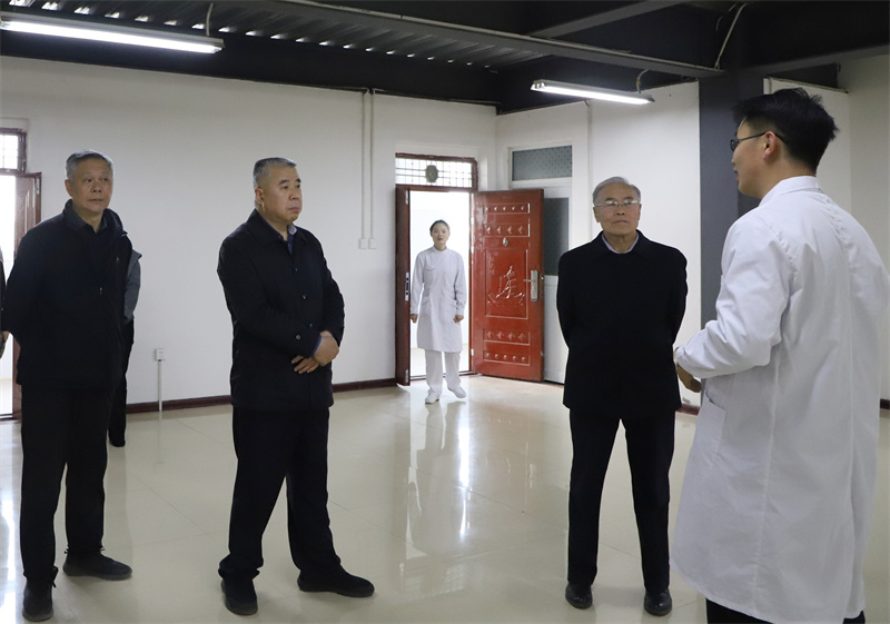 郑州市教育局调研组到玩球调研指导工作