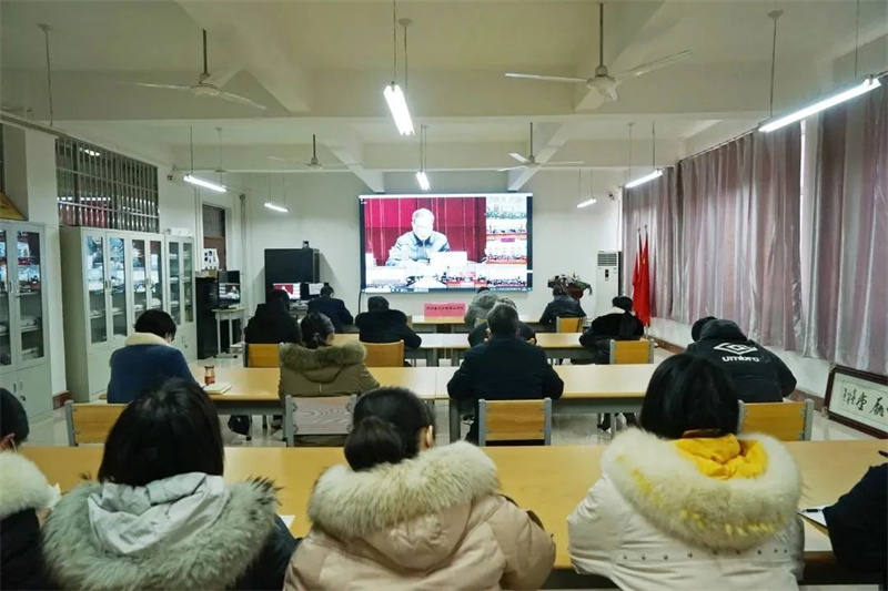 玩球组织收听收看2023年全省教育工作会议