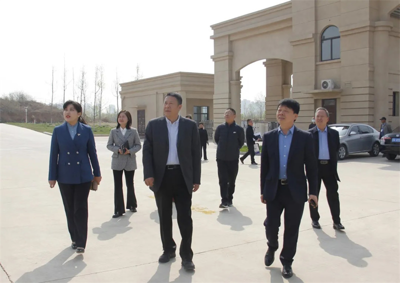 新密市政协主席到玩球新密校区走访调研