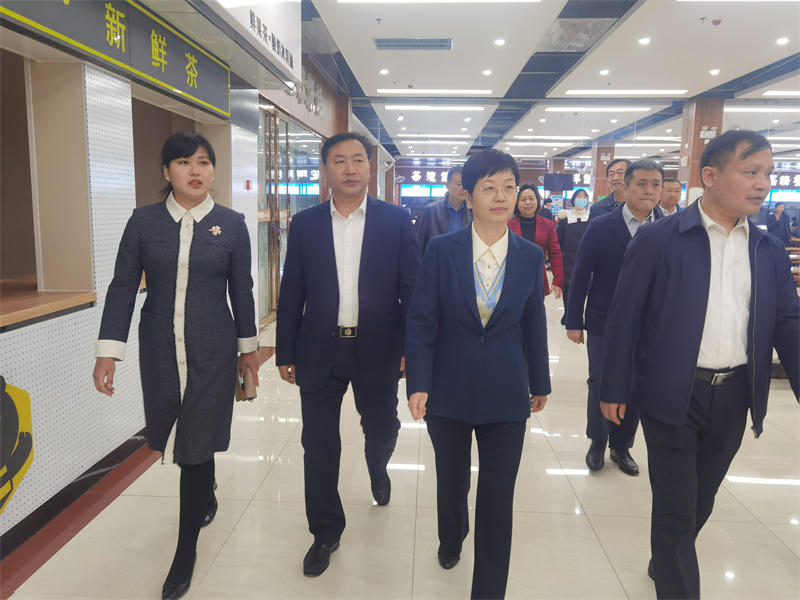 郑州市检察院检察长宋春波一行到玩球新密校区督导检查食品安全工作