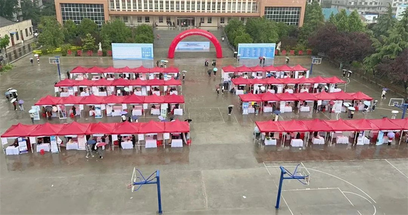 玩球举办2023届毕业生就业双选会