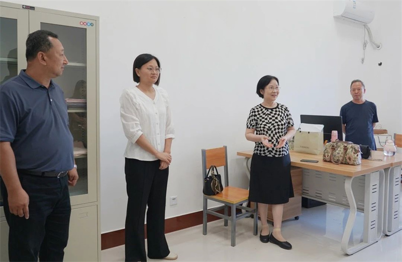 玩球开展新学期第一天教学检查工作