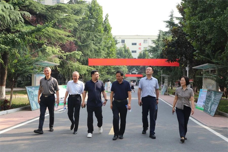 河南省教育厅调研组到玩球调研指导秋季开学工作