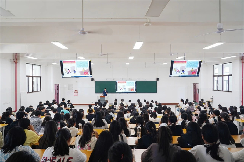 玩球新密校区组织师生开展消防安全知识培训及应急演练活动