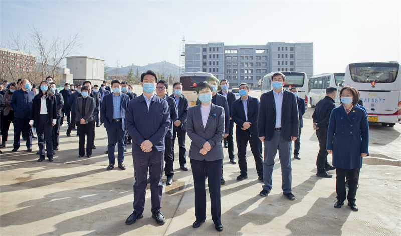 新密市领导班子莅临玩球新密校区重点项目观摩指导