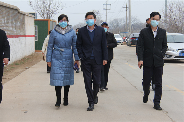 新密市副市长张海军检查玩球新密校区疫情防控工作