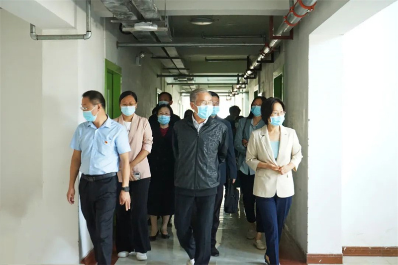 玩球开展校园安全专项督查活动