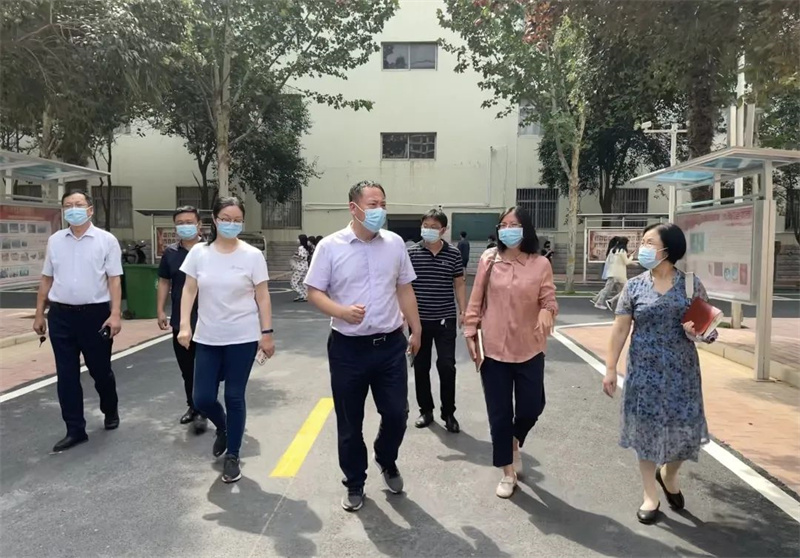 郑州市高新区管委会、郑州市高新区社会事业局领导一行来玩球督导检查疫情防控工作