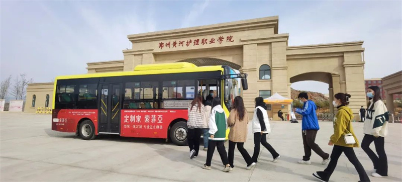 玩球新密校区开通公交车了