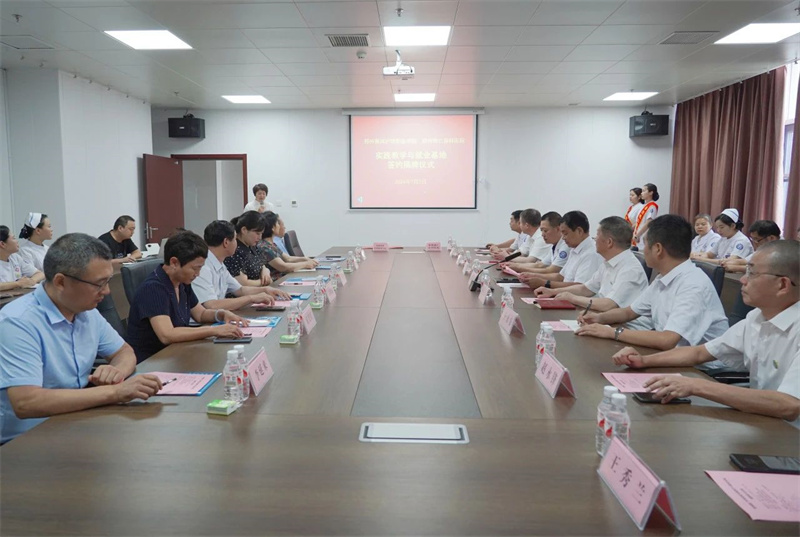 玩球与郑州德仁骨科医院举行实践教学与就业基地签约揭牌仪式