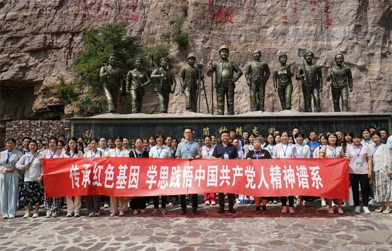玩球赴新乡干部学院举办党员及党外知识分子培训班