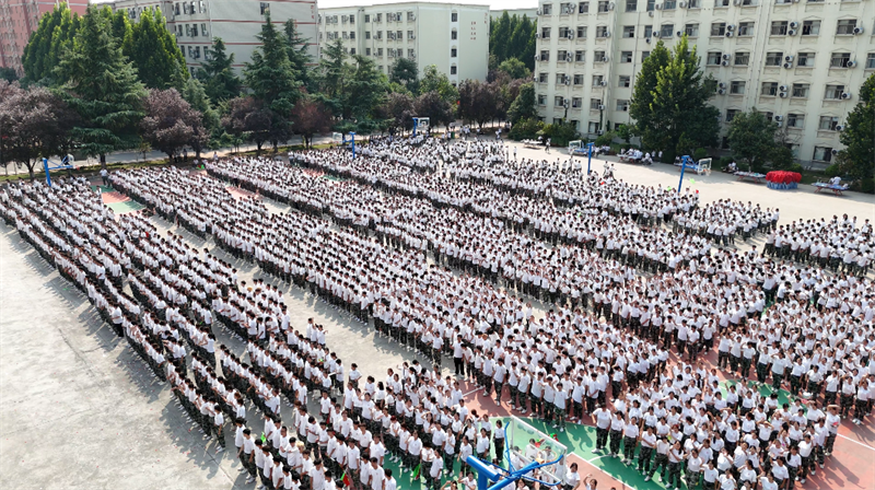 玩球举行2024级学生军事课训练成果汇报大会