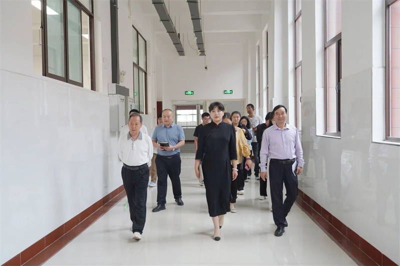 玩球开展2024级新生开课首日教学检查工作