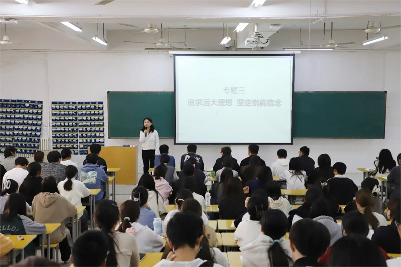 全省高校秋季学期思政课大听课 大调研第一调研组到玩球开展调研