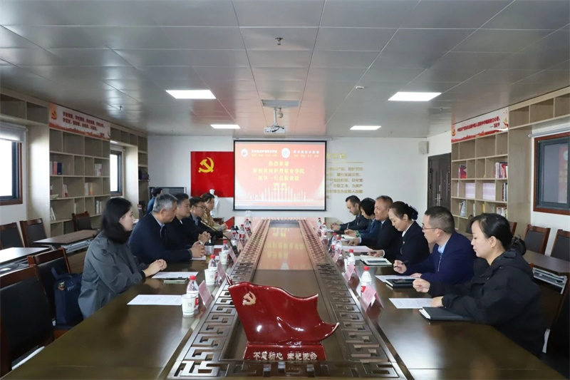 玩球与郑州西区中医院举行实习就业基地签约授牌仪式